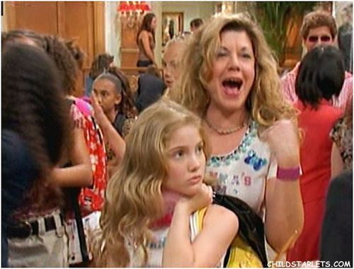 zoevioletbenson:   She’s been an evil character in: That’s So Raven  Suite Life of Zack and Cody  Drake and Josh  and don’t forget, she was that BITCH Gigi from wizards of waverly:   so she can stay with twisty…                 