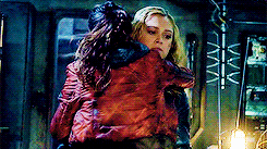 kirasfoxes:FEMALE AWESOME MEME~ [5/20] Female relationships: Clarke Griffin and Raven Reyes“Hey. Don