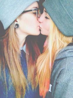 Lesbian-Sweethearts:  Follow For More Lesbians! ♡