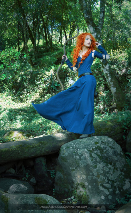 kamikame-cosplay:  Fantastic and cute Merida cosplay by the pretty Angela Bermudez. Photos by Andrés H.