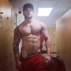 pantherisfat:  matthewcamp:  Iv been eating nothing but burgers ..😝    UNF