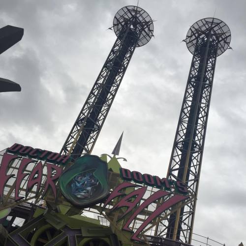 Drop Towers have something very fascinating! What do you think? #droptower #IOA #universal #florida