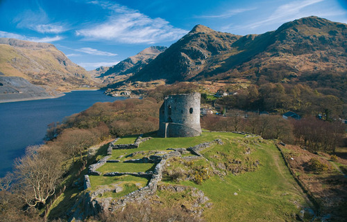 archaicwonder:Dolbadarn Castle is a fortification built by the Welsh prince Llywelyn the Great durin