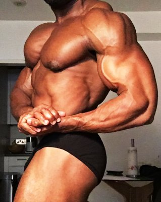 muscleforce2500:  Big english boy, vers with a delicious uncut cock, yumm!!!