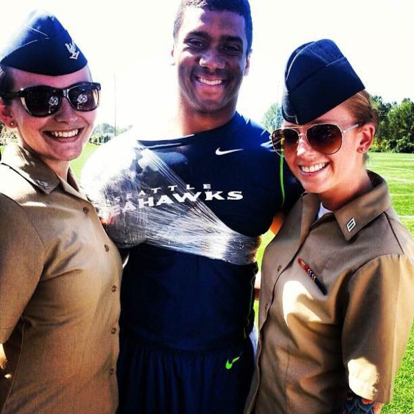 militarysluts:  Navy AN Dobbel takes a few selfies.Instagram: https://instagram.com/sdobbel89/