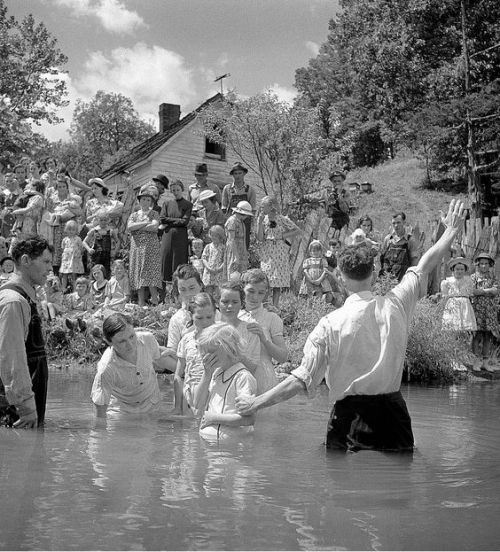 Baptism in Olde Towne Creek, Red Hill Tennessee (1938) Outdoor baptisms were once common in the rive