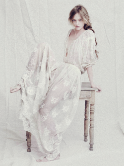 portray:   sasha pivovarova by paolo roversi 