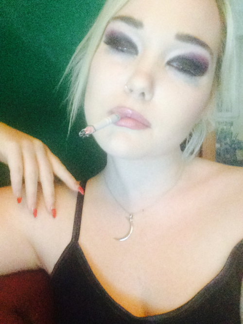 iamsnow-white:Smokey Sunday