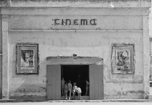 balsamea:russah:escolhemalmequer:Naples, Italy 1956 by Thomas Hoepkerwish I could visit Italy again,