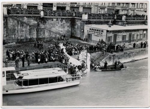 Seit diesem Vorfall sind beinahe 100 Jahre vergangen. Ein Foto aus den 1920ern, das die Bergung eine