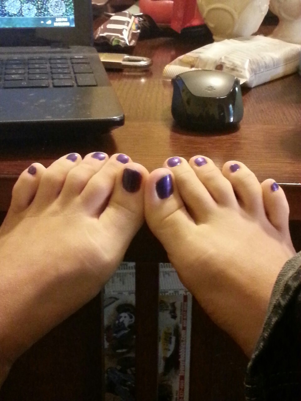 t3rr0rdactyl:  Got a pedicure today. I really like the feeling of my feet after deluxe