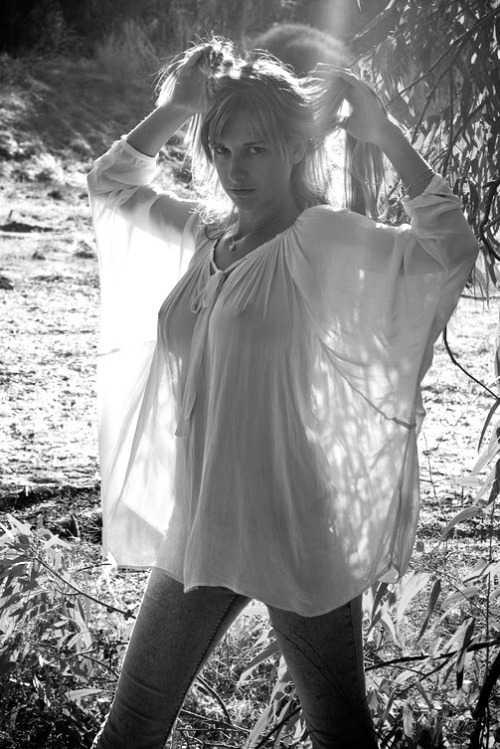 aliceestunecoquine:  Ballade en transparence …(Mise en noir & blanc : Alice - Black & White by Alice)Bonjour, je teste un nouveau concept sur le blog : Ne travailler que sur un seul thème à chacune de mes interventions.Aujourd'hui celui de