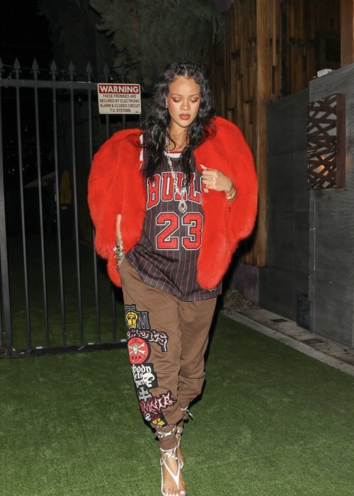 Rihanna in LA last night (2.15)