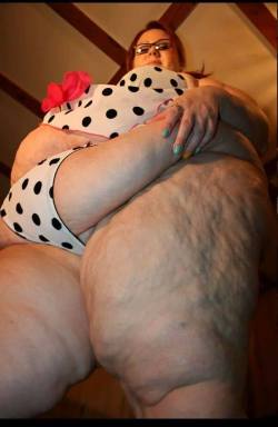 amobbw-ssbbw:  A los que les gusta con celulitis….