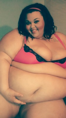 ssbbwbrianna:  I used to live caring what people thought and that being ‘fat’ was bad, but one day when I finally accepted my size, I started to love myself the way I was. (And eventually wanted to gain weight cause I was so confident with my size