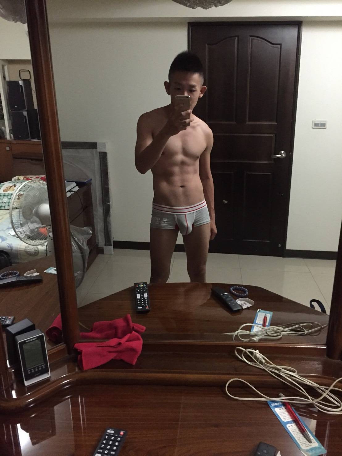 onlyasianhunks:  31/03/18