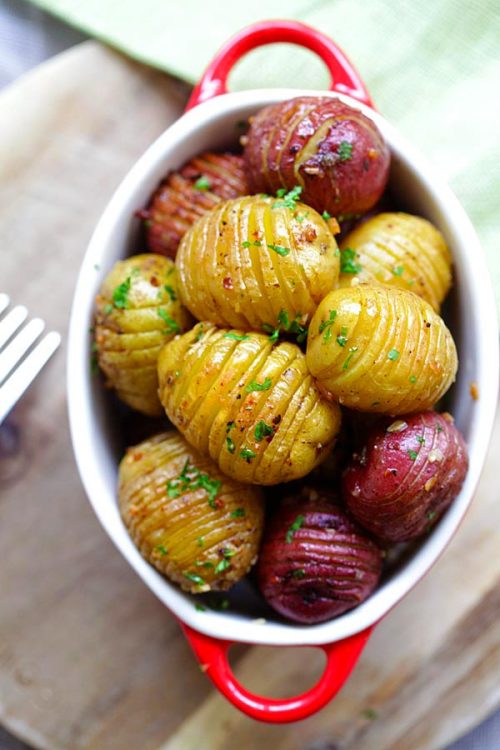 foodffs:  Garlic Roasted Potatoes Really nice recipes. Every hour. Show me what you cooked!