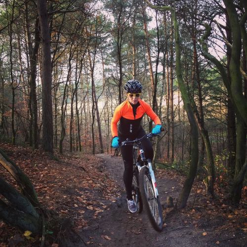 thebicycletree:  Taking the dirt road today with @vintagevertigo #mtbzeist #mtbgirlsride #strongher 