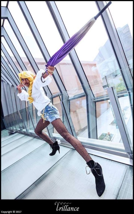 bananadee-split: Taako bell out here serving L O O KS [image description: several photos of a person