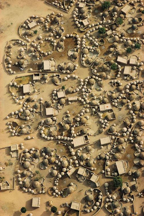 leradr:    Aerial view of Labbezanga near the Mali-Niger border photograph by Georg Gerster, 1972 
