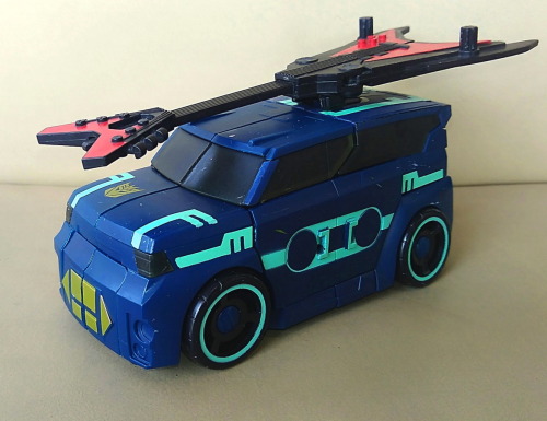 aeonmagnus: Transformers Animated Soundwave and Laserbeak.