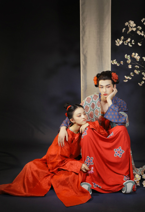 hanfugallery:Traditional Chinese hanfu in historically accurate style of Tang Dynasty by 阿时爱吃红烧肉