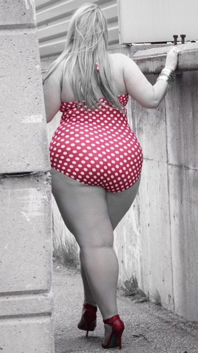 lovemesomebiggirls:  bbworship:  Some Canadian thickness  Oh Canada!