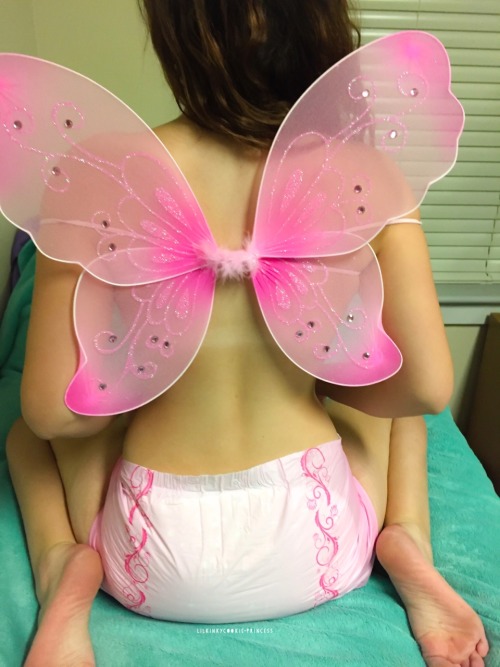diaperedsarah3:lilkinkycookie-princess:Baby Cupid at your service~do not remove caption~cute