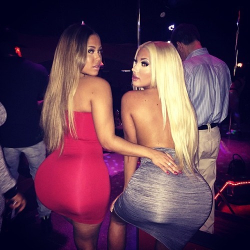 fatbootyhookups:  Like a Big Ass? Make a free profile and Hookup near you.