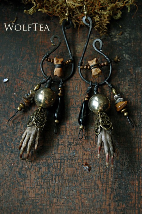 wolftea:  Muskrat paw earrings https://www.etsy.com/listing/151858793/ondatra-zibethicus?ref=v1_other_1  Wow. Just wow. This babe makes some really amazing jewelry.