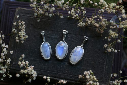 Beautiful new gemstones and handmade pendants are now available at my Etsy Shop - Sedna 90377