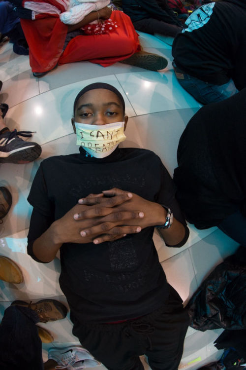 thinksquad:  A mass of demonstrators chanting, “Black lives matter,” converged in the Mall of America rotunda Saturday as part of a protest against police brutality that caused part of the mall to shut down on a busy day for holiday shopping. The