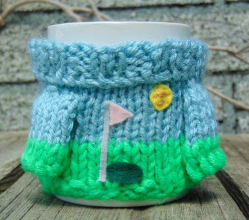 amandascurios:Mug cosy made to look like Mabel’s golf course sweater from the Gravity Falls episode 