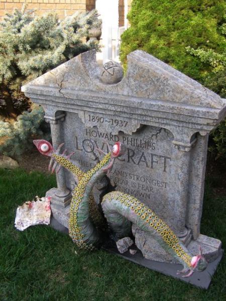 H.P. Lovecraft Headstone http://www.halloweenforum.com/halloween-props/89631-h-p-lovecraft-tombstone-beyond.html