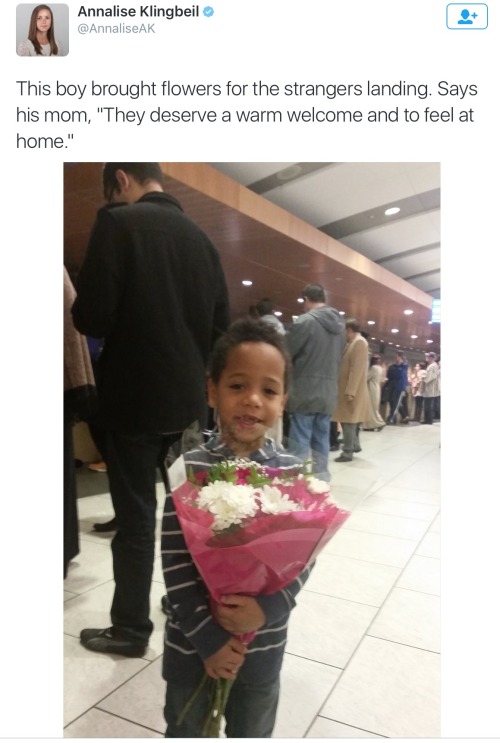 fiftythreecrimes:  In the midst of the awful rhetoric about refugees these images give me such joy.  Welcome to Canada! Great job welcoming them, Calgary! I hope to see more moments like this all across Canada.  