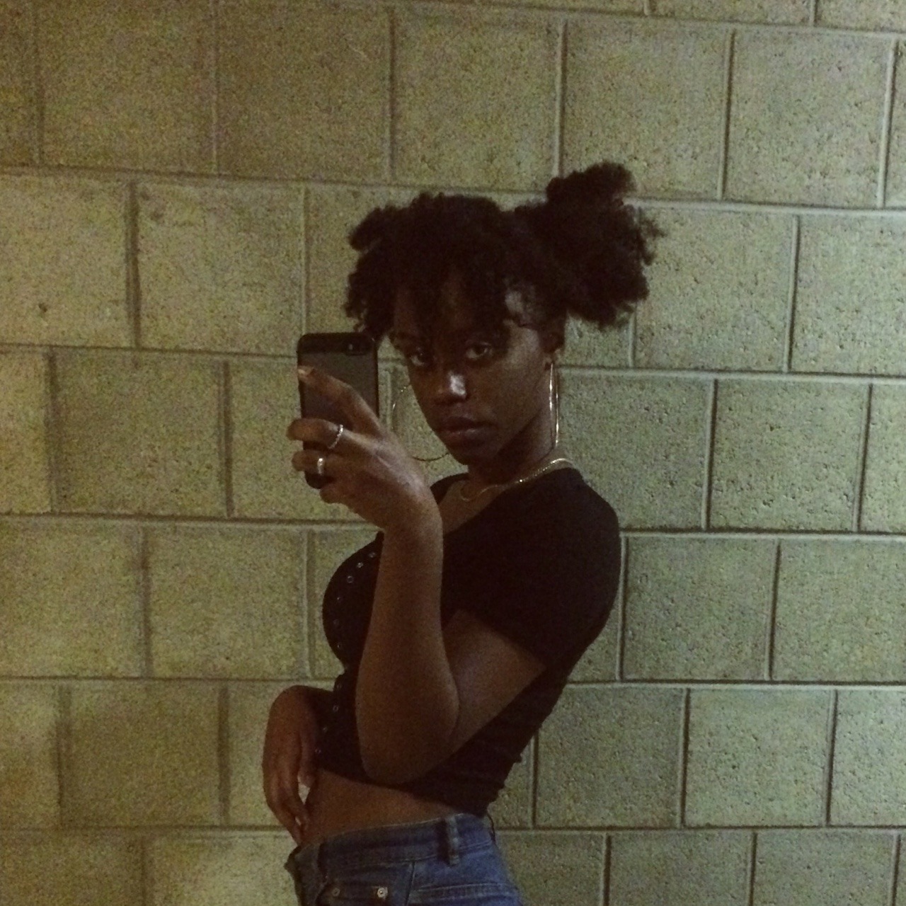 yungcoldebony:  BLACKOUT BIHHH