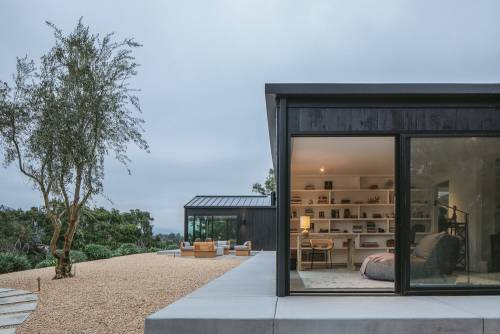 Santa Barbara Small Residence Featuring an Expansive Glass Openings