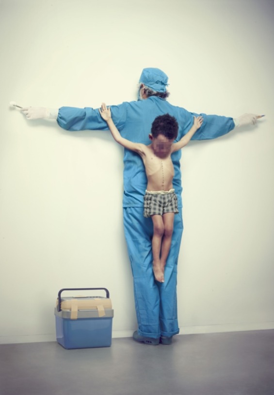 classicalrecords:  Erik Ravelo‘s photo series Los Intocables, or The Untouchables,