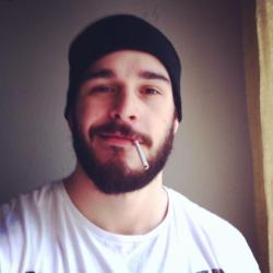 billy-bulge:  vergas-colombianas:  korymitchellxxx:Me enamoré.  #beard #beard #tattoo #bigcock #big #vergota #vergon