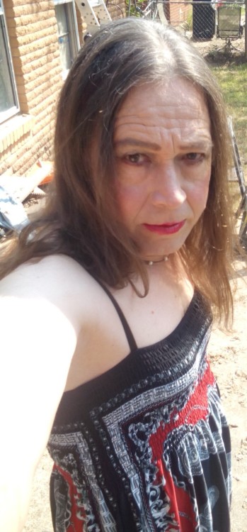 sissysassyjo:  Trying to decide which pic to use for my phone wallpaper. I’m going to do laund