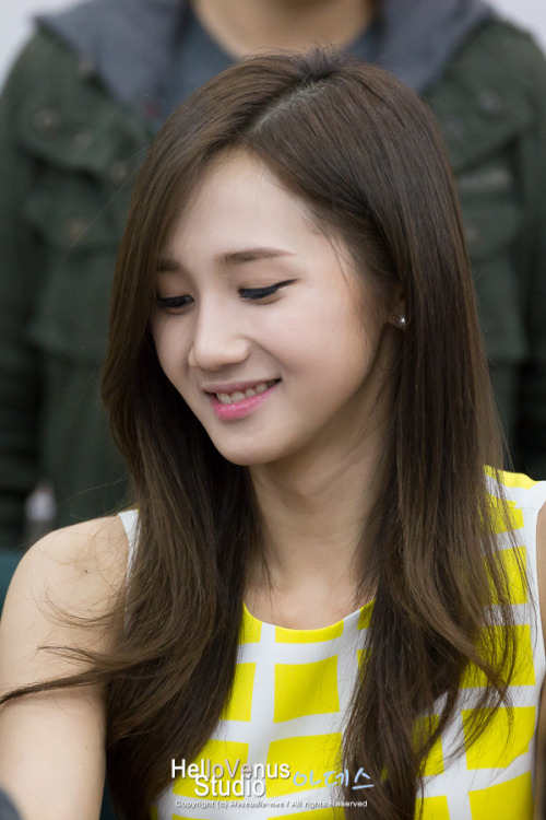 Yoo Ara (Hello Venus) - Ilsan Fan Sign Event Pics