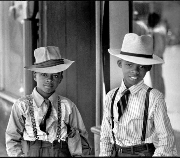 denisebefore:  Natchez, Mississippi cartier bresson 1947 
