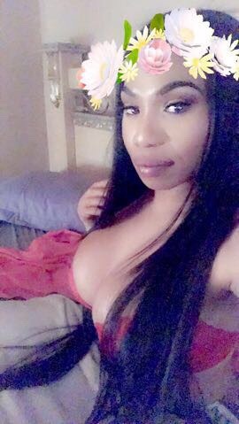 lisastayshard: ‍♀️PrettyBitch with big tittes and a phat dick….who want it???