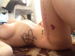 savingthrowvssexy:  A fansign from maggnumm44! She was going to take more pics, but I havent heard from her. So Im posting this one. Still pretty cool. First time someone has written my blog name on themselves. Awesome!!