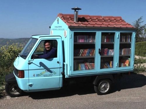 Italy: Antonio La Cava and his “Bibliomotocarro” - a used Piaggio Ape motorbike turned i