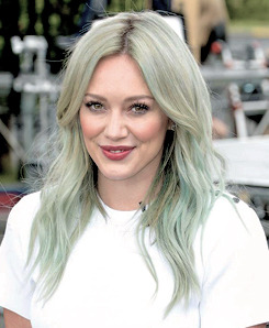 Porn Pics fuckyeahhilaryfan:  Hilary Duff at Extra