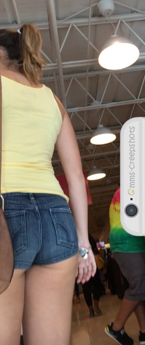 mms-creepshots:   My original content - Hottie walks into the store just as I’m