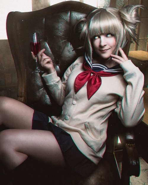 hiso-neko:New Himiko Toga shoot I did with the godlike Ansen Photos! I was sitting in a cluttered li