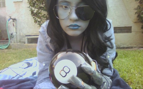 queen-of-peen:finally tried on my full cosplay and had to take selfies in the backyard with the comp