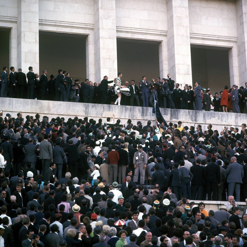 Celtic captain Billy McNeill, Lisbon 1967.
Source: 11 FREUNDE